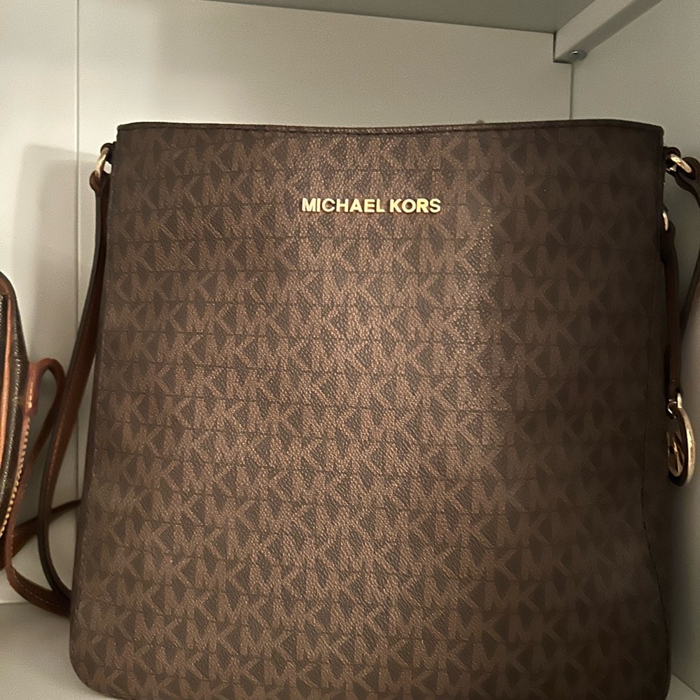 Michael Kors LG messenger bag